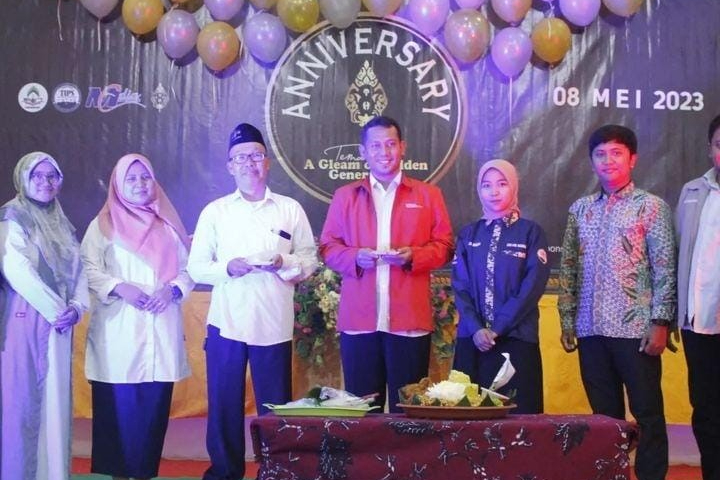 ANNIVERSARY PRODI KE-8 : TADRIS IPS MENGADAKAN LOMBA DEBAT SE IAIN MADURA