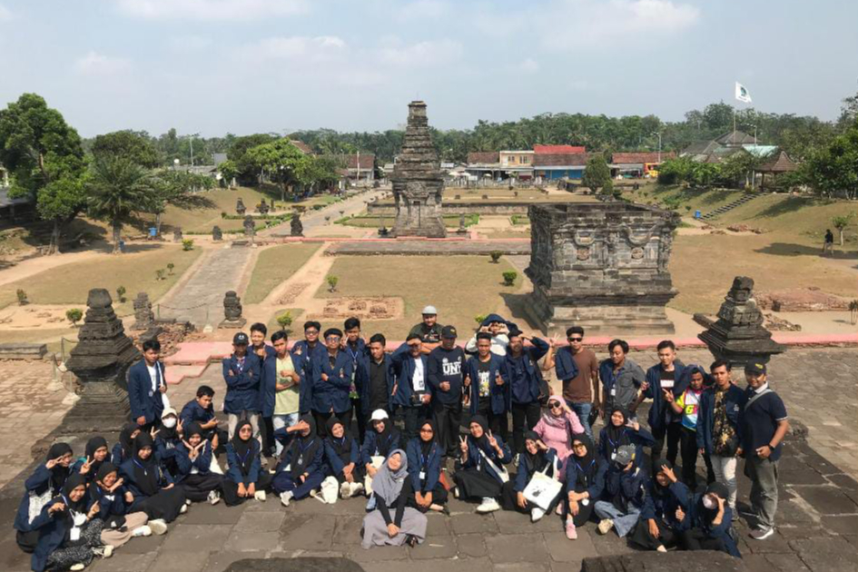 Mahasiswa Tadris IPS Angkatan 2022 Melakukan Kunjungan ke Candi dan Museum Penataran Kota Blitar