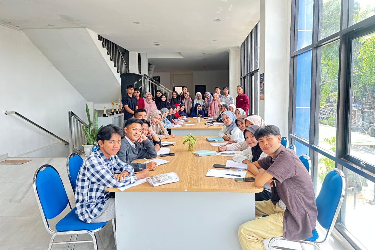 Mahasiswa TIPS Angkatan 2023 Kunjungi Museum Mandhilaras untuk Perdalam Pembelajaran Berbasis Potensi Lokal