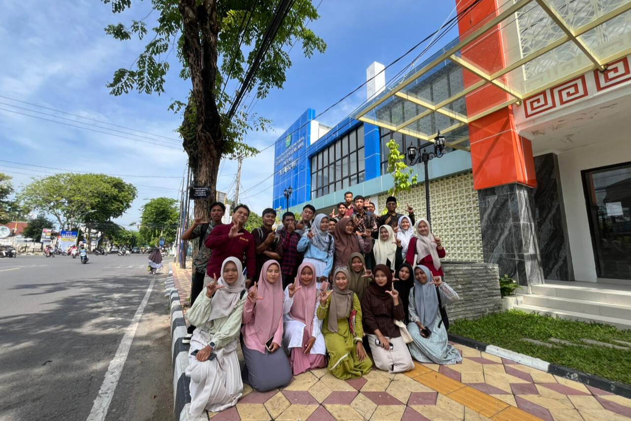 Mahasiswa TIPS 2025 Laksanakan Perkuliahan Luar Kelas Bertema Analisis Kesalahan Berbahasa di Pamekasan