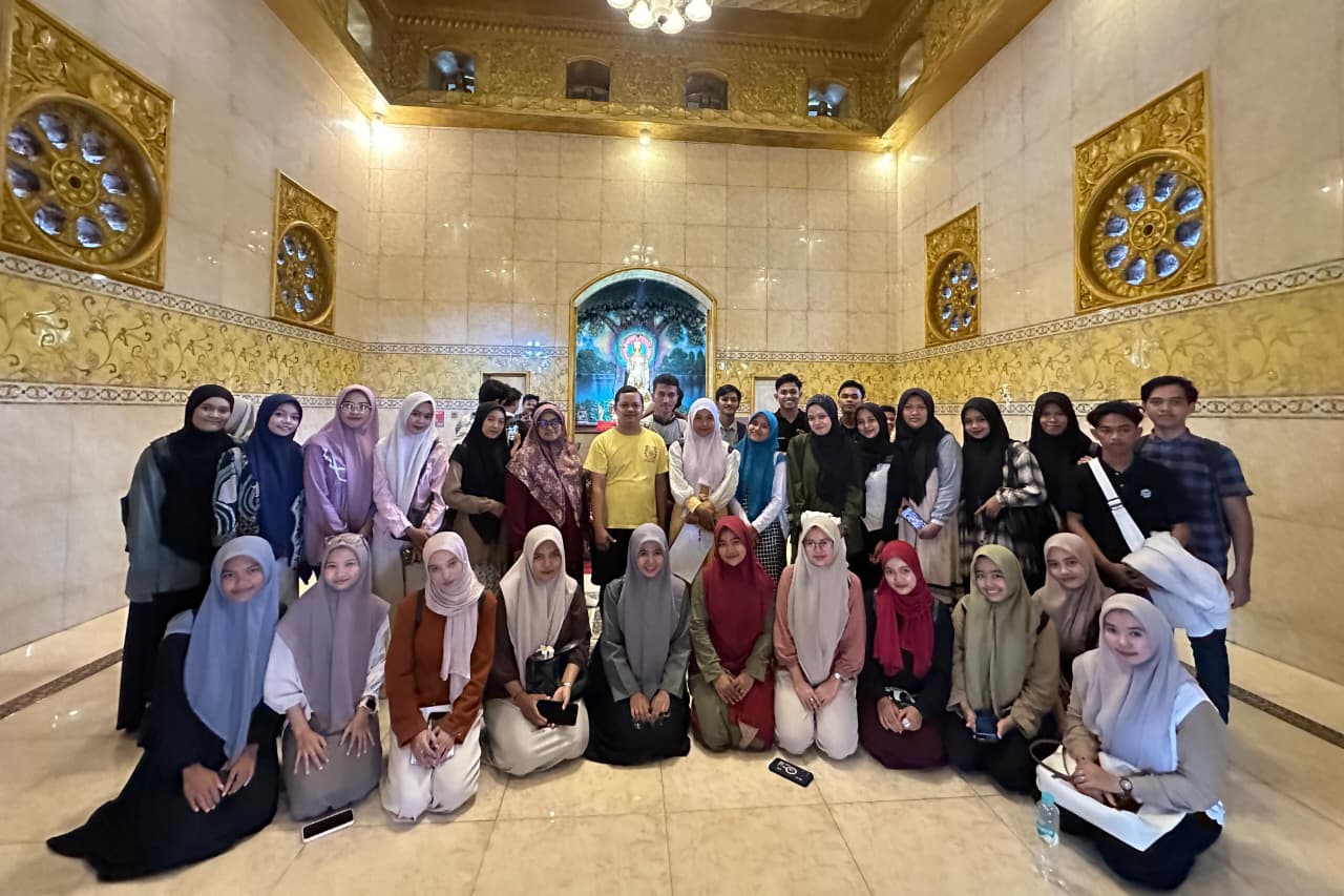 Mahasiswa TIPS Lakukan Kunjungan Edukatif ke Vihara Avalokitesvara untuk Perdalam Sosiologi Agama